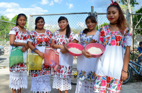 Jóvenes mayas revaloran su lengua y costumbres a través de la música