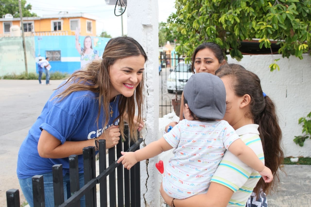 Piden apoyo a Cecilia Patrón en la colonia Roma