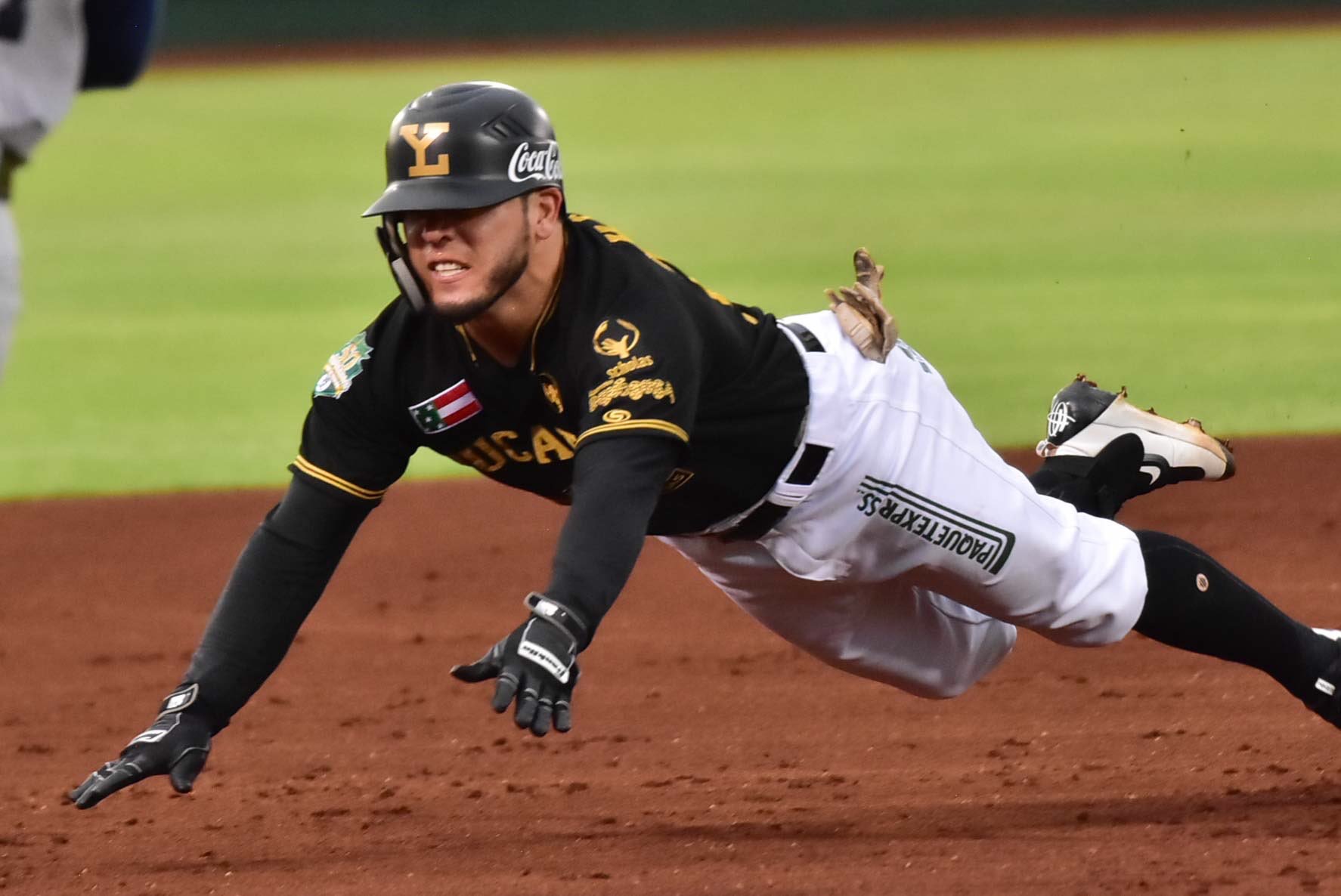 Tigres se lleva el primero ante Leones