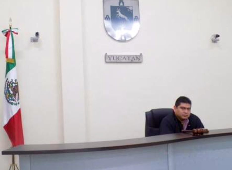 Huye con $500,000 y deja en la cárcel a su amigo