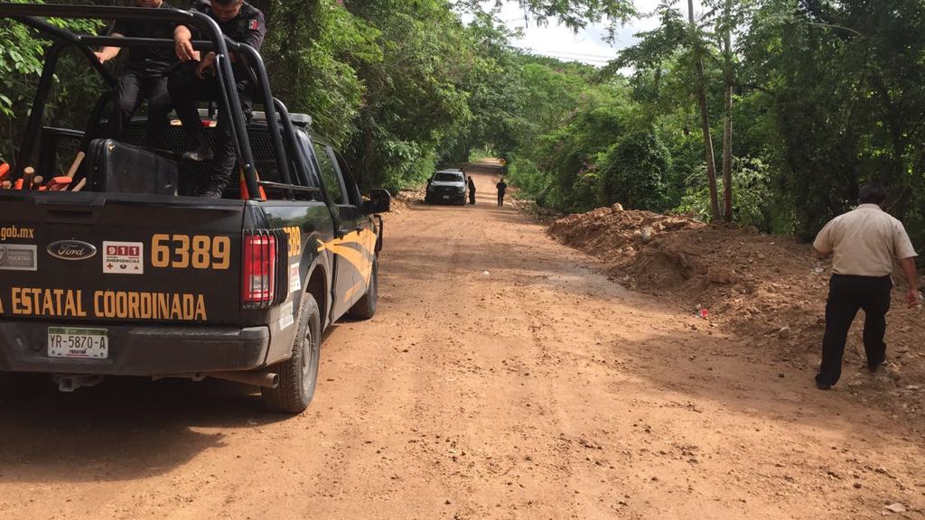 Policías de la SSP despejan caminos afectados por las lluvias