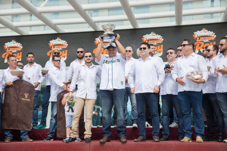 Rolando Zapata se reúne con el equipo campeón de la LMB.