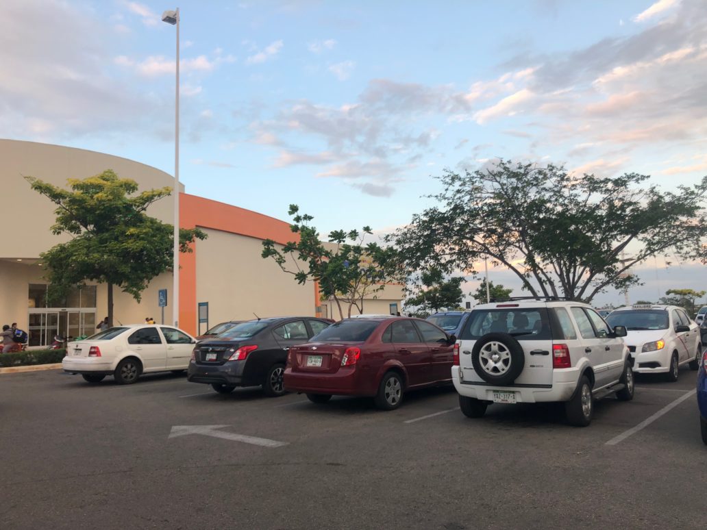 Plaza comercial de Mérida expulsa a los «viene viene»