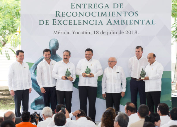 Se entrega en Yucatán premio a la Excelencia Ambiental a 58 empresas.