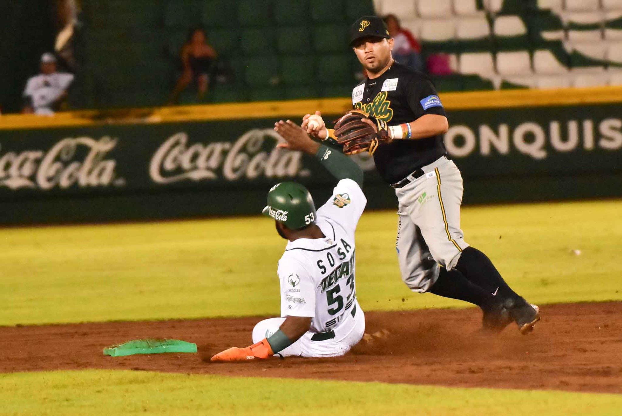 Pericos se queda con duelo de pitcheo ante los Leones