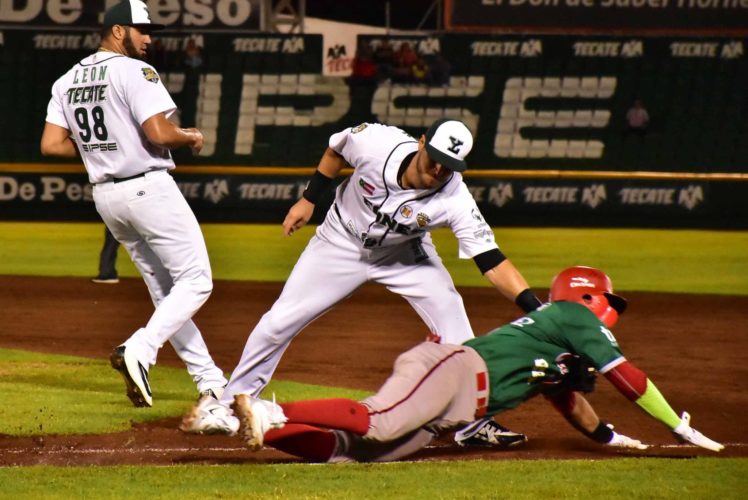 Leones gana duelo de pitcheo y sube a la cima del sur