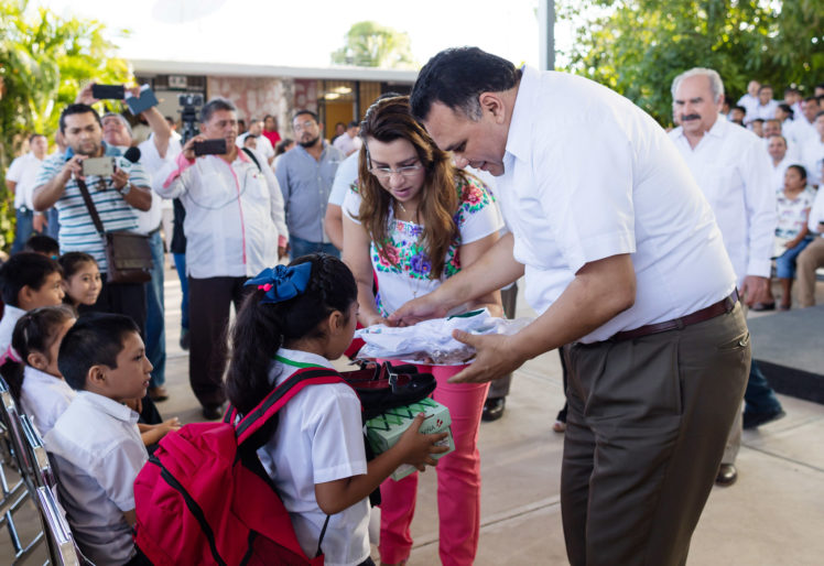 Por sexto año consecutivo se distribuyen paquetes de Bienestar Escolar