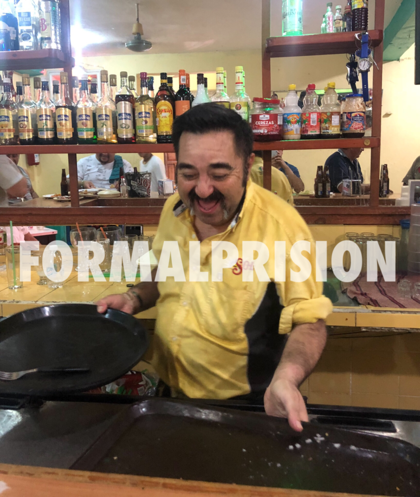 Sorprenden a «Mario Bros» trabajando en una cantina de Mérida