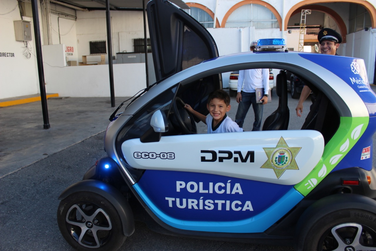 Estudiantes de primaria visitan la Policía de Mérida