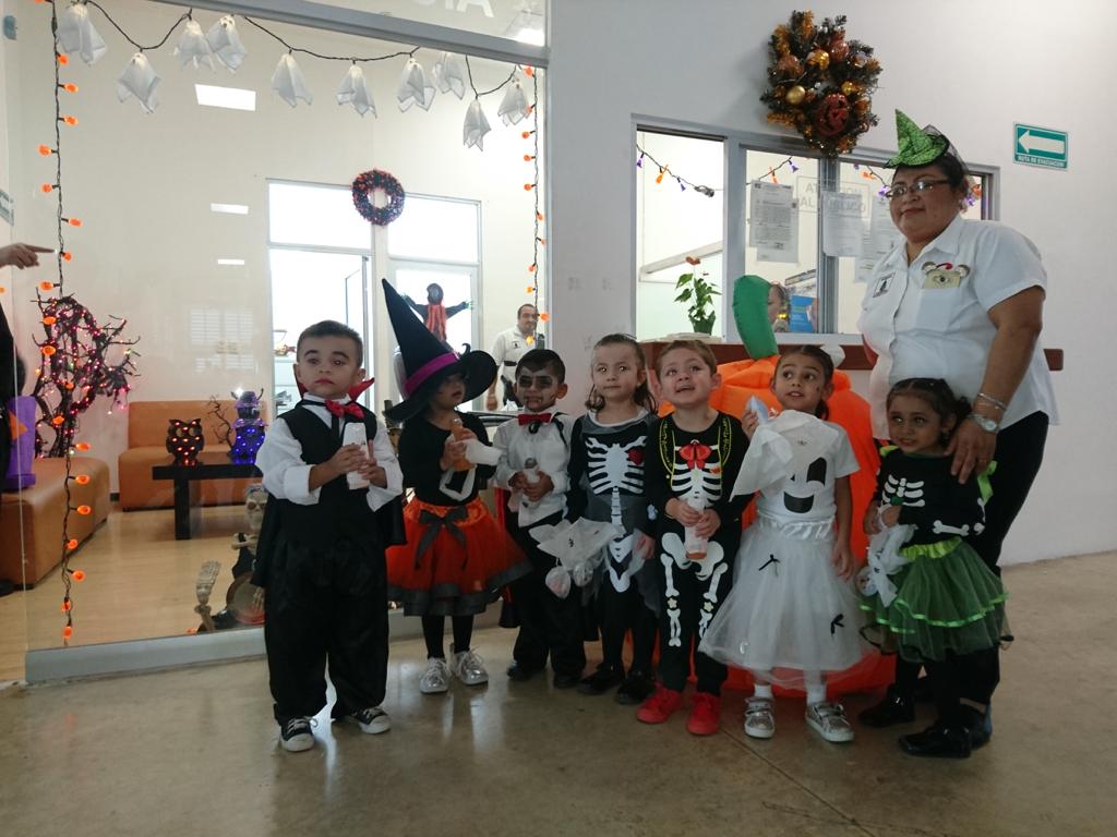 Hijos de policías celebran Halloween y Hanal-Pixán