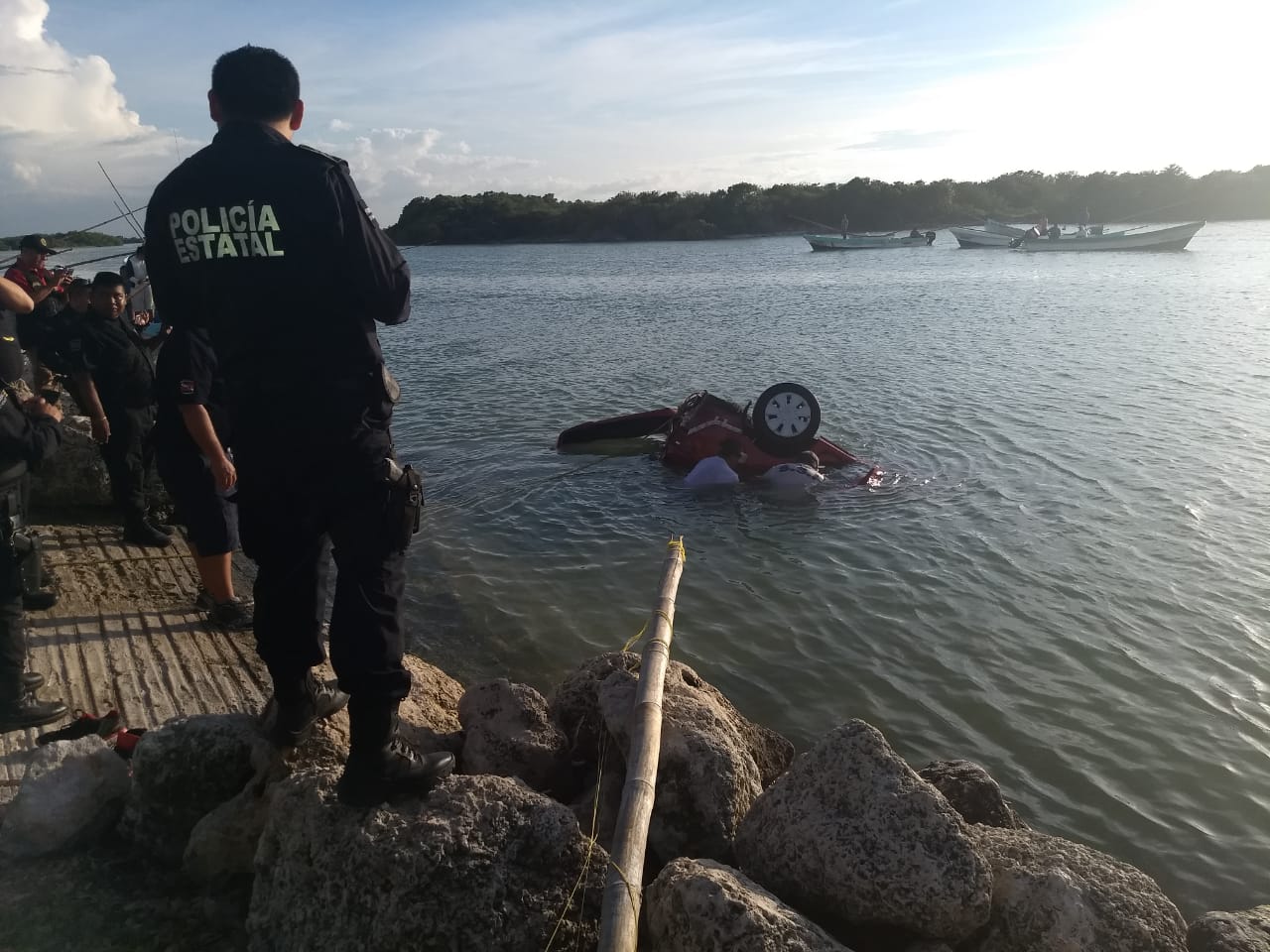 Chofer de Uber se suicida arrojándose al mar con pasajeros a bordo