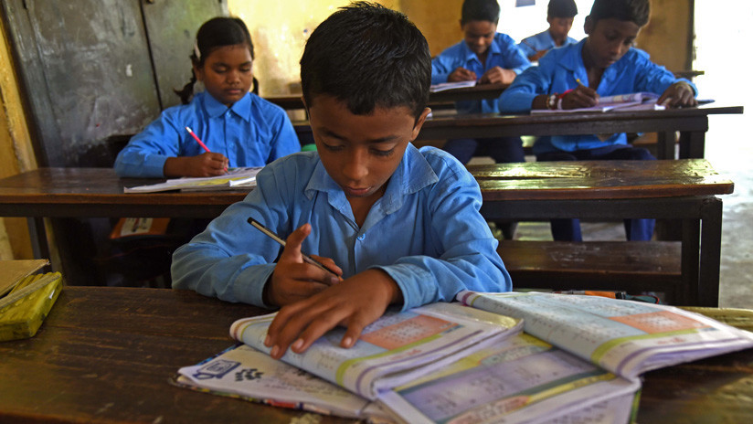 En la India prohíben mochilas pesadas y las tareas en casa