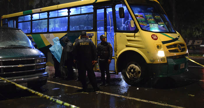 Asaltan al mismo tiempo un autobús en la CD.MX. y se matan entre sí