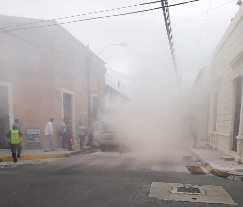 Policías salen del gym para sofocar un incendio