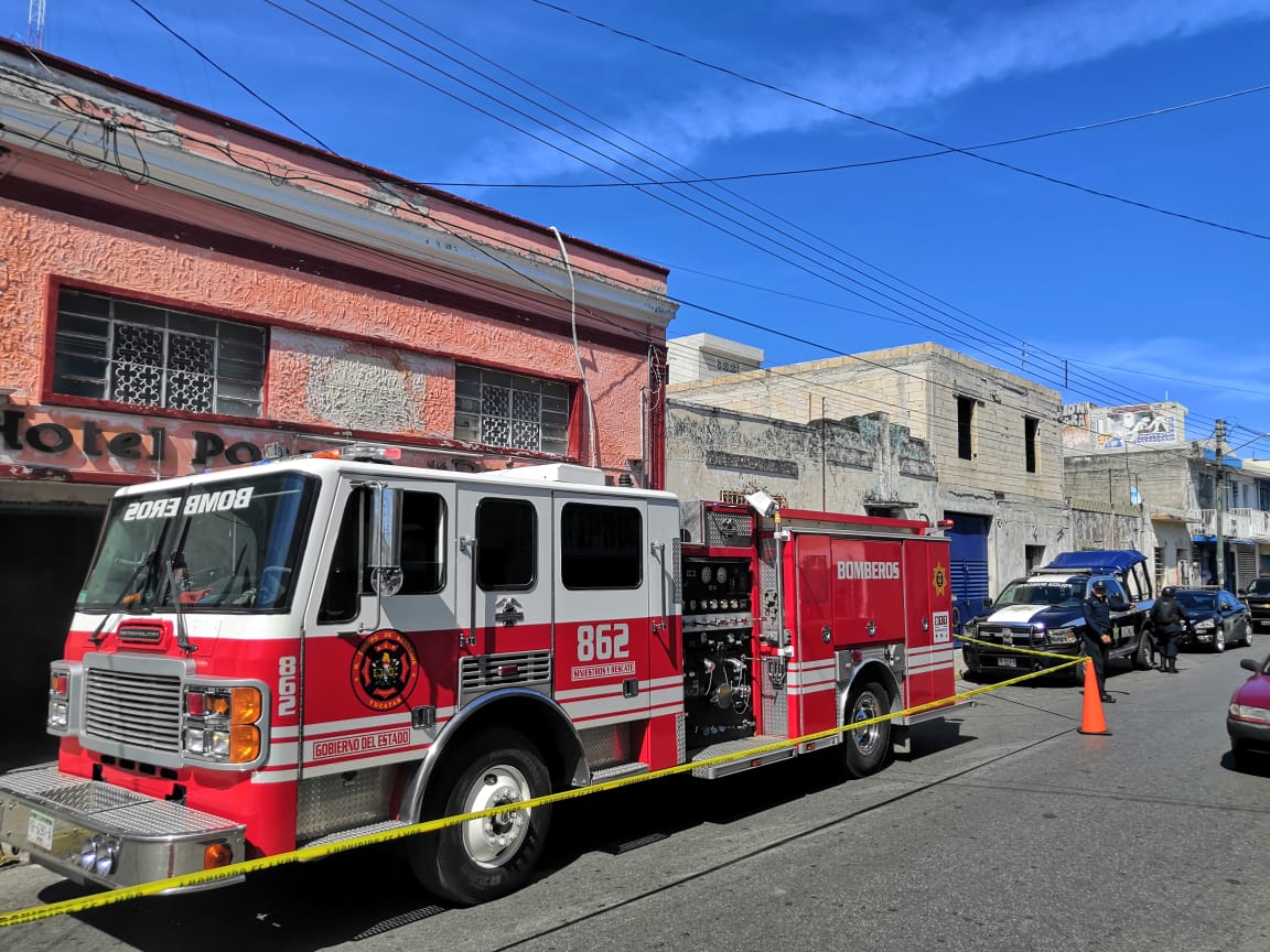 Colilla de cigarro causa incendio en céntrico hotel