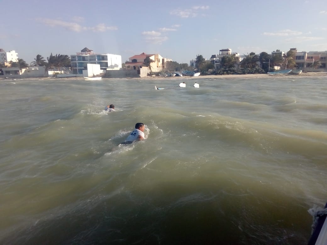 Rescata la SSP a náufragos en Chicxulub Puerto