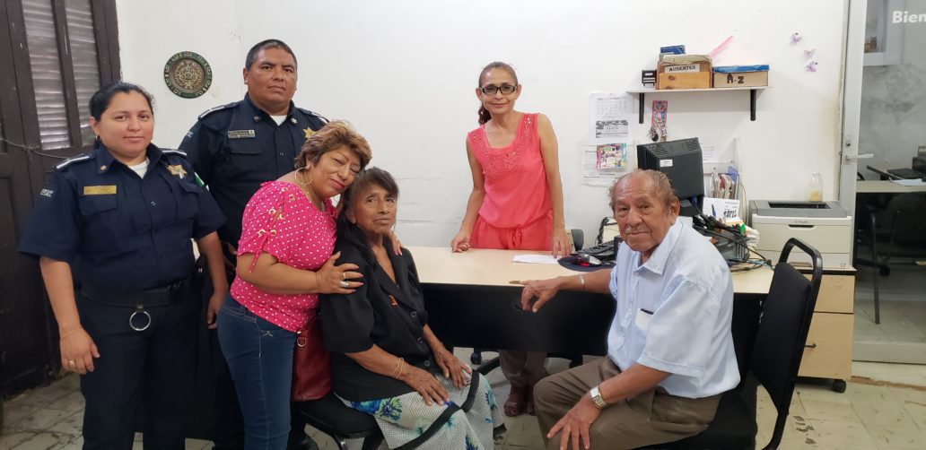 Ancianito campechano halla a su «media naranja» extraviada en Mérida