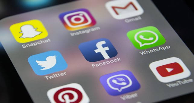 Le ponen impuesto a las redes sociales para frenar los «chismes»