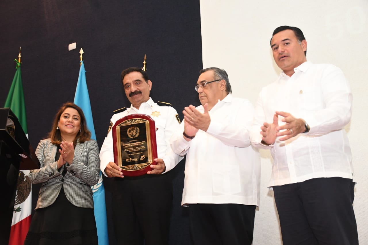 Renán Barrera pasa momento incómodo en evento a favor del uso del alcoholímetro