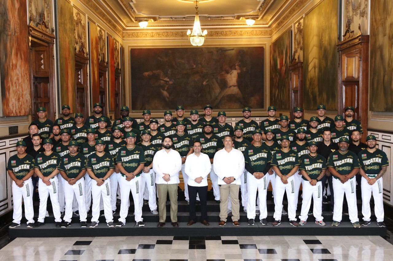 Mauricio Vila recibe a los Leones de Yucatán