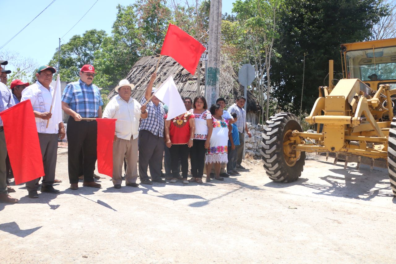 Ramírez Marín encabeza banderazo de calles en Chankom