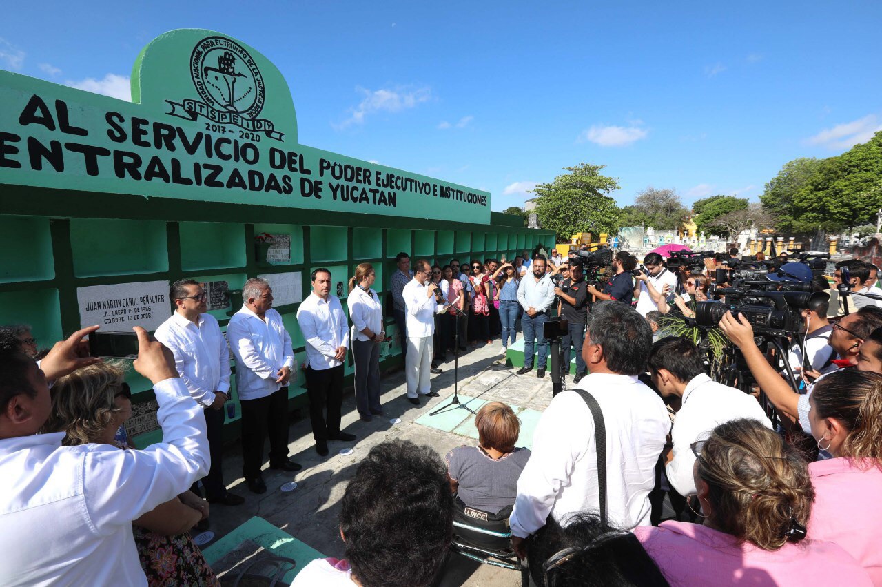 Mauricio Vila encabeza homenaje a los Trabajadores del Estado