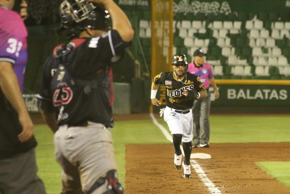 Leones propina paliza a Tecolotes de los dos Laredos