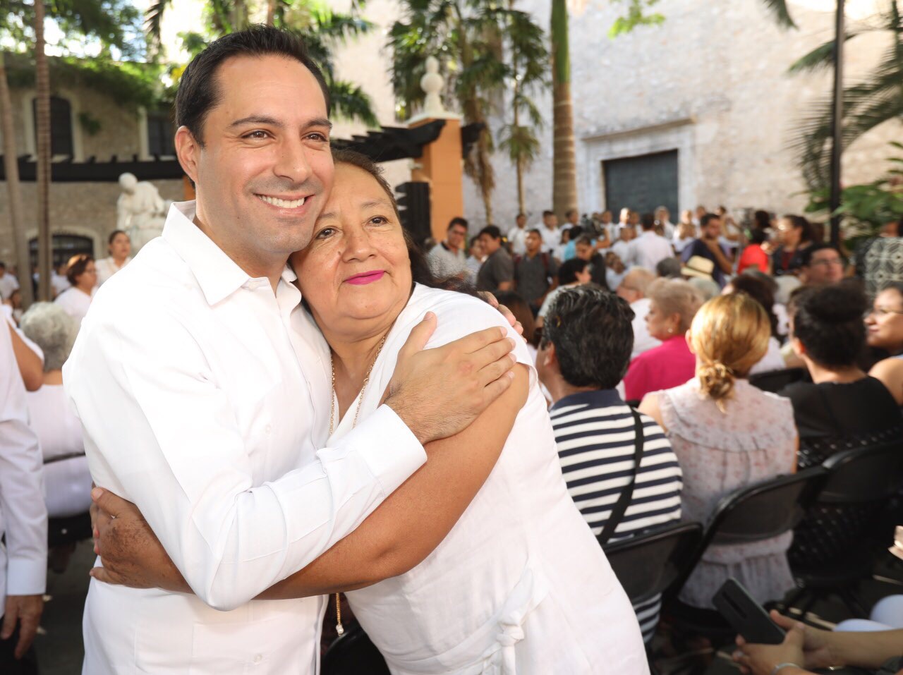 Mauricio Vila encabezó el homenaje a las madres yucatecas