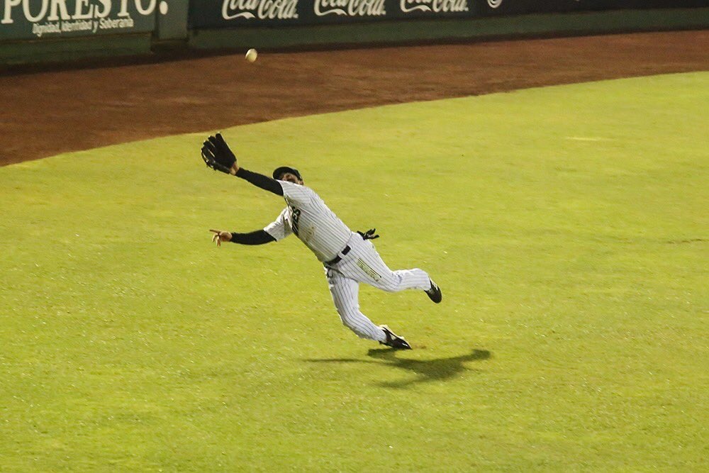 Los Acereros apalean a los Leones en el primero de la serie en el Kukulcán