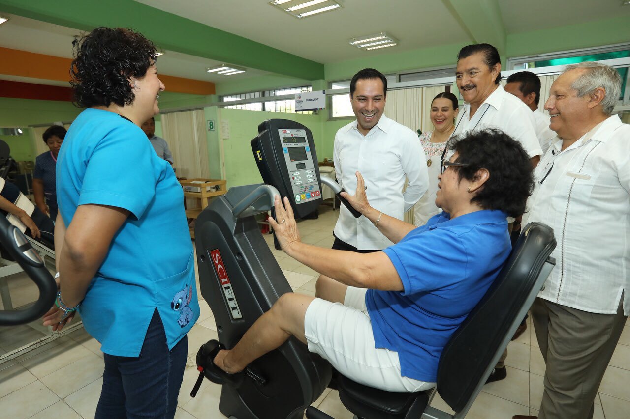 Vila realiza un recorrido por el Centro de Rehabilitación y Educación Especial