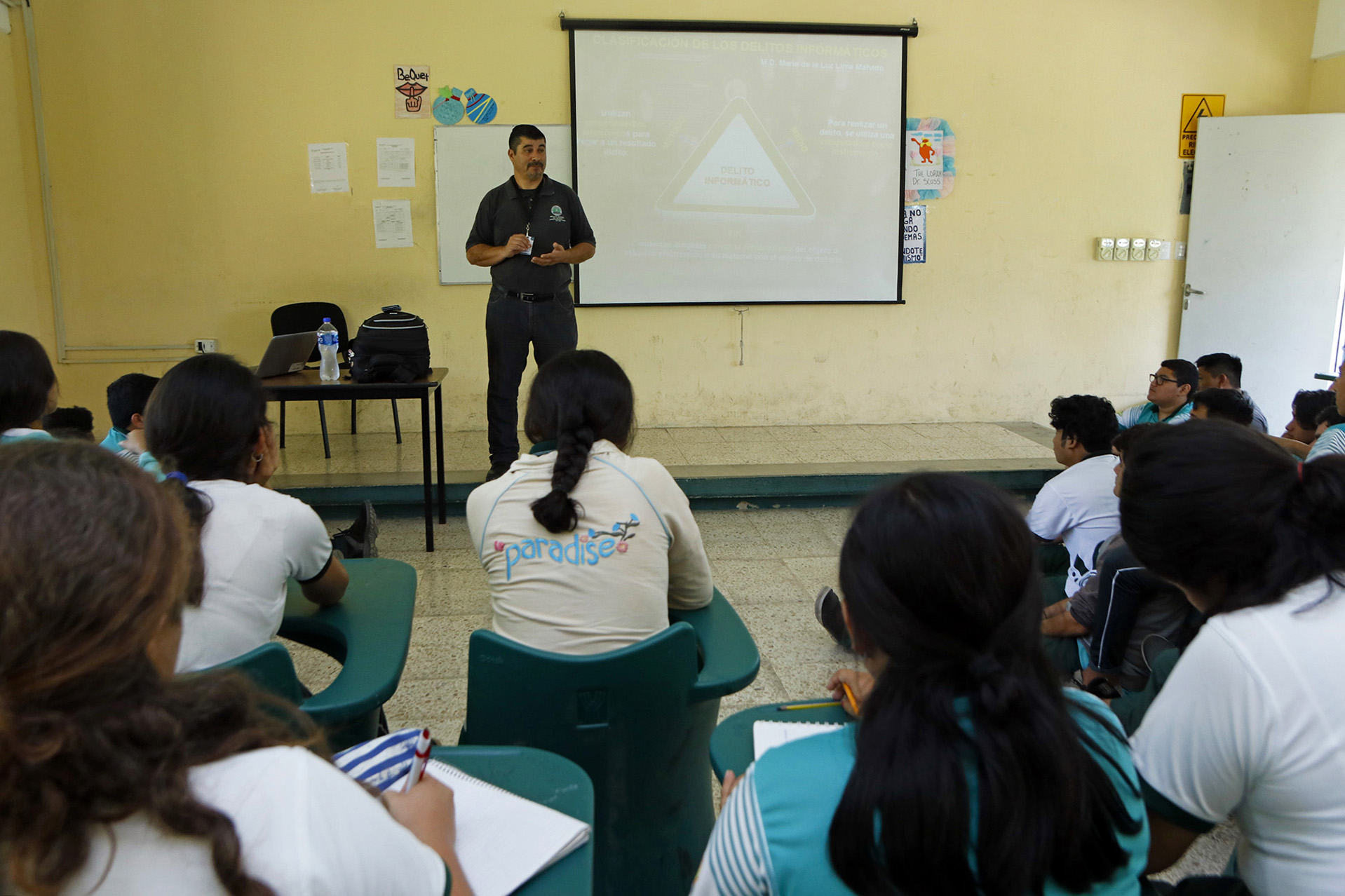 La Fiscalía fomenta prevención de riesgos informáticos entre la juventud yucateca