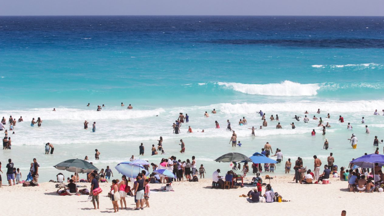 Trasladarán a vacacionistas a playas no afectadas por el sargazo