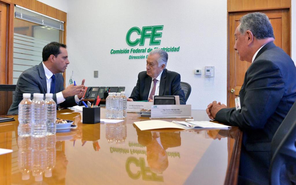 Mauricio Vila se reúne con el director de la CFE, Manuel Bartlett