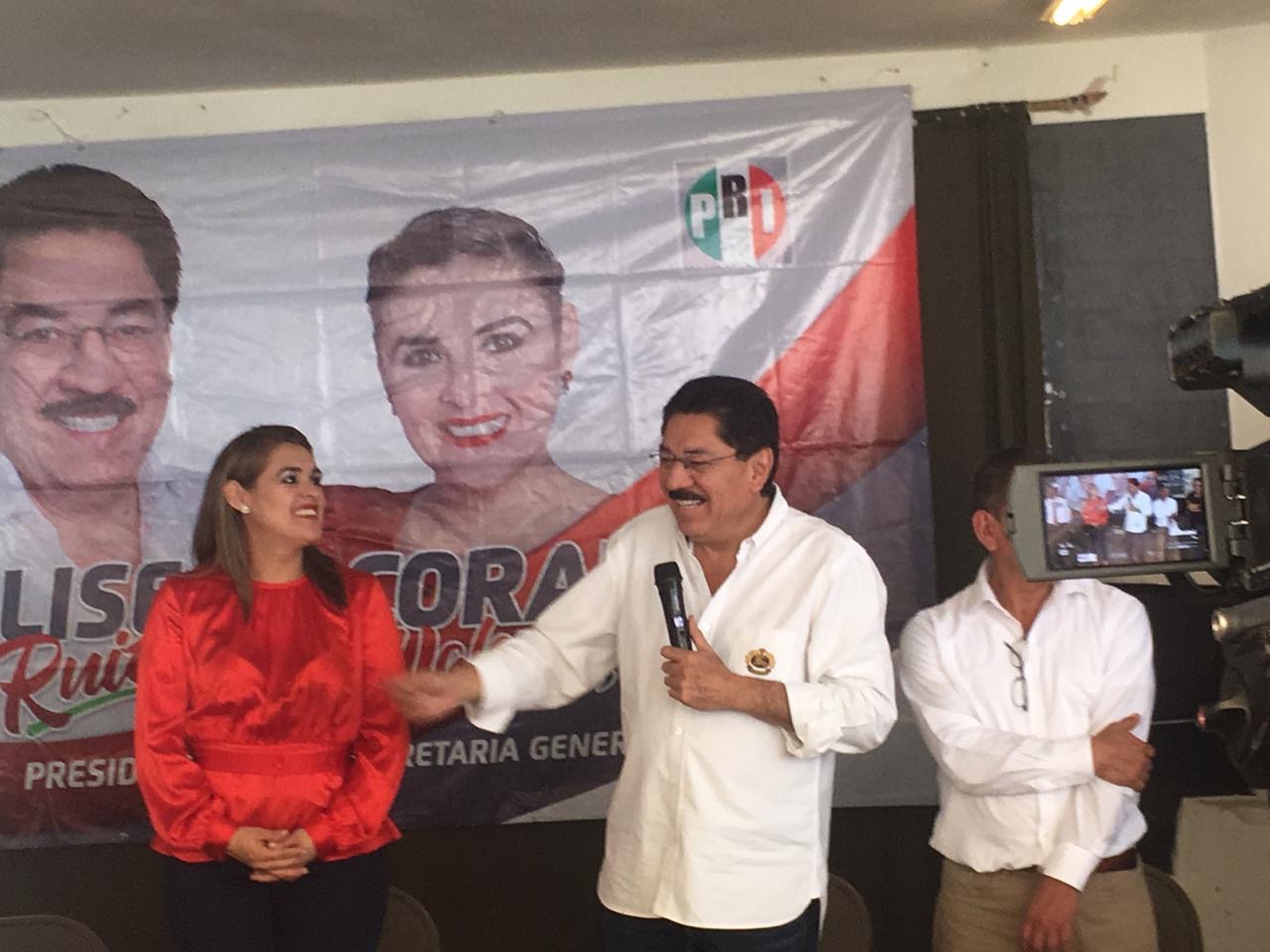 Se suma Ulises Ruiz a la candidatura de Ivonne Ortega y Pepe Alfaro