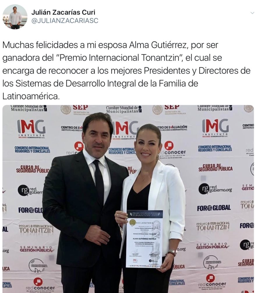 Alcalde de Progreso le compra premio internacional «patito» a su esposa