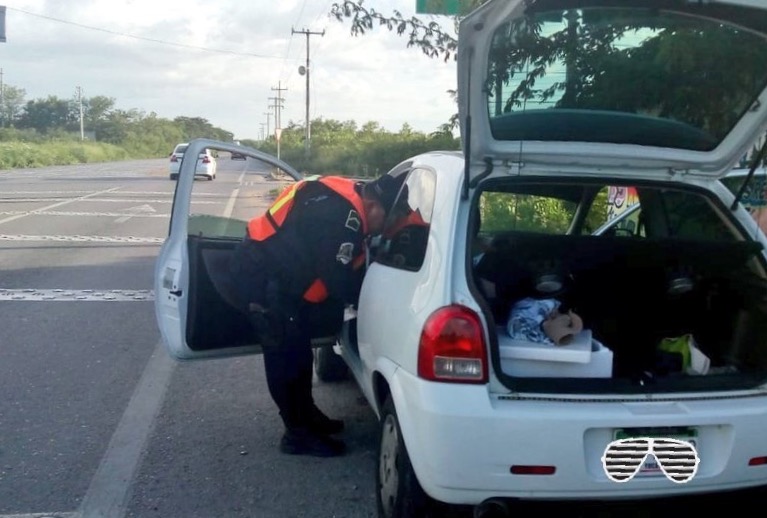 Los detienen por ofrecer «mordida» a policías, pero una juez los libera