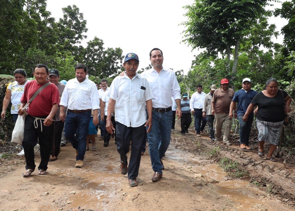 En marcha la construcción de otros 73.6 kms de caminos  saca cosechas en Yucatán