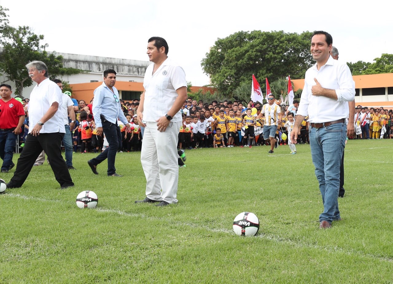 Mauricio Vila inaugura la Liga de Fútbol “Juan N. Cuevas”