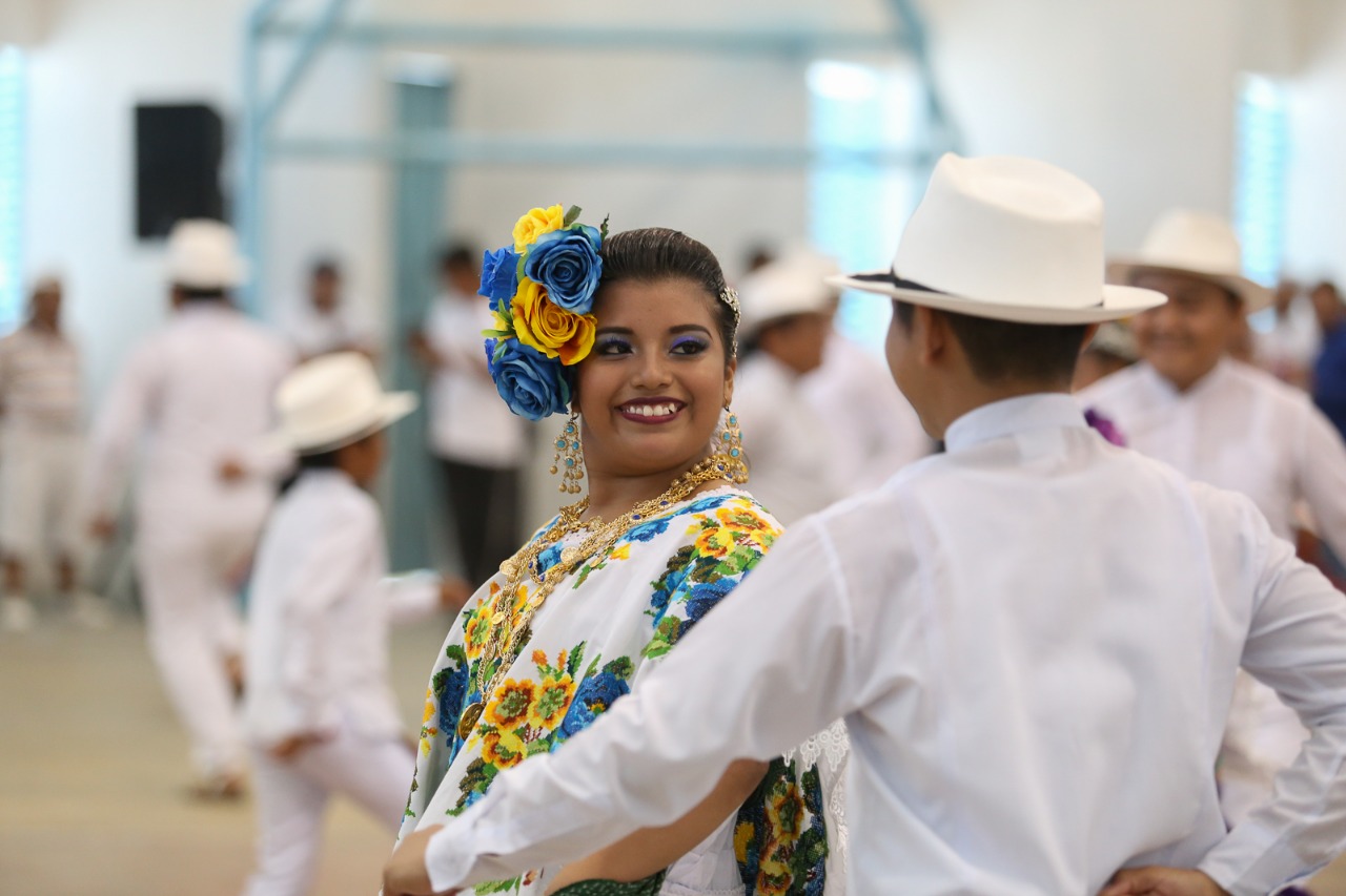 Internos y sus familias disfrutan la Fiesta de la Vaquería en el Cereso