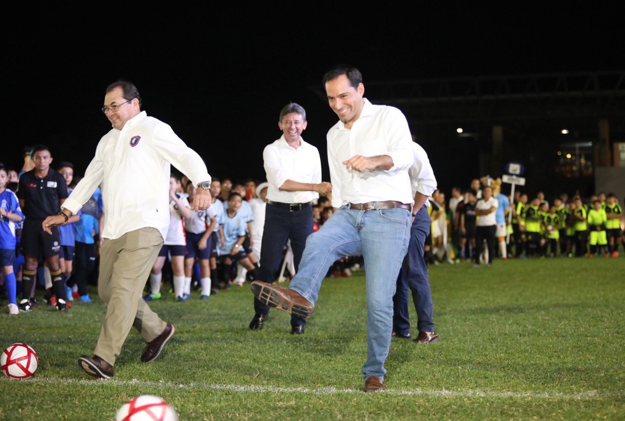 Mauricio Vila inaugura la Liga de Fútbol “Eric Díaz Palma”