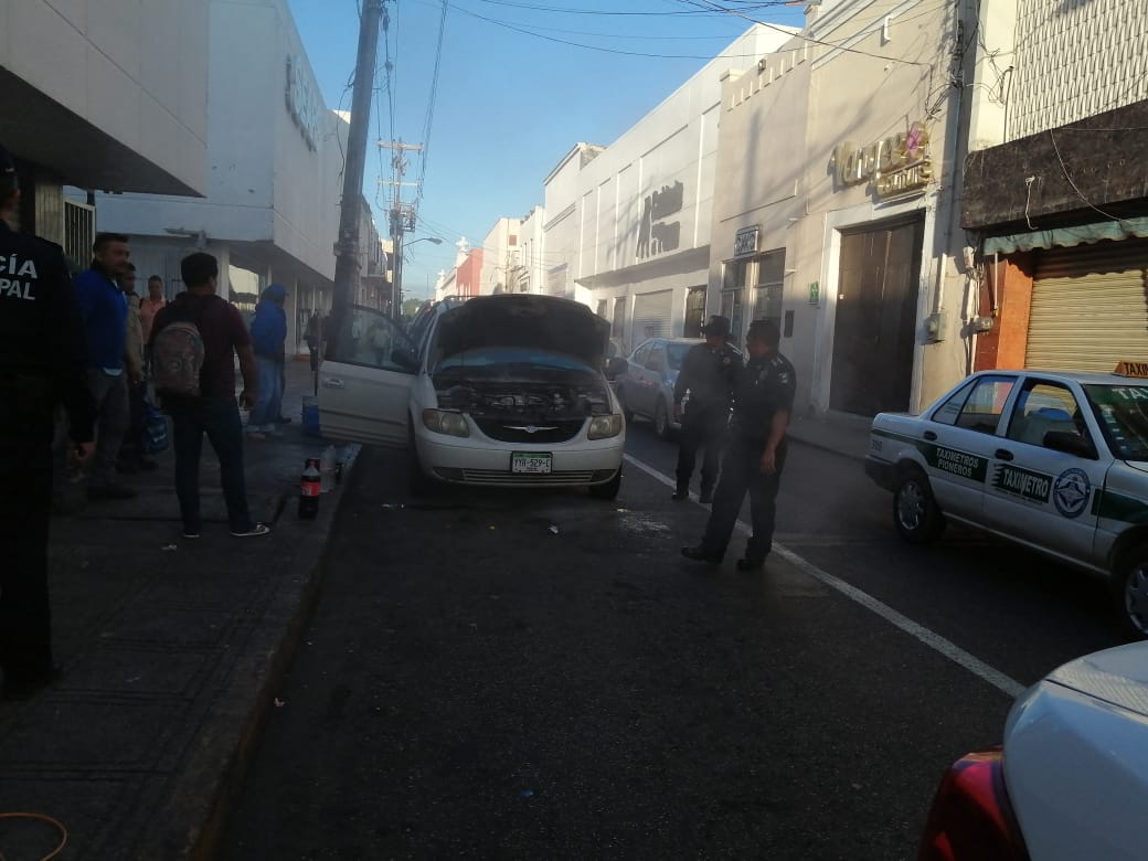 Conato de incendio de una camioneta en calles del Centro