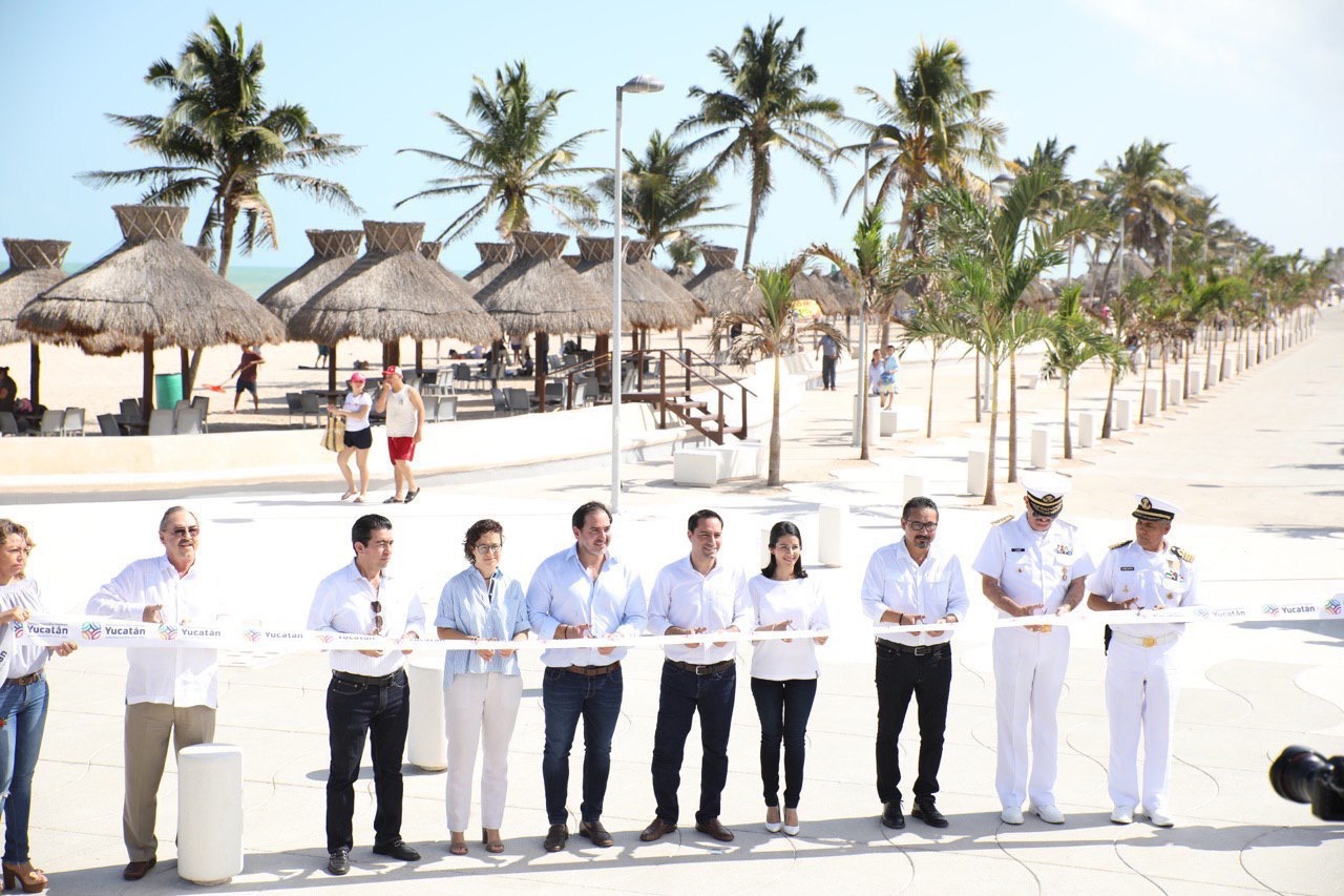 Entrega  Mauricio Vila  remodelación de la Casa de la Cultura y el malecón de Progreso