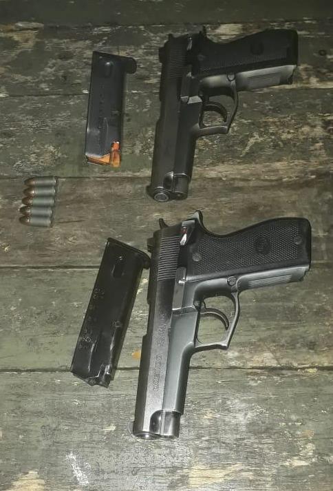 Hallan pistolas 9 mm en un autobús con destino a Mérida