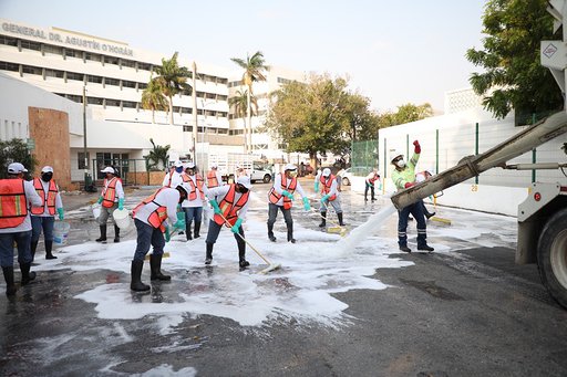 El Gobierno del Estado y Cemex desinfectan  áreas de acceso a hospitales públicos