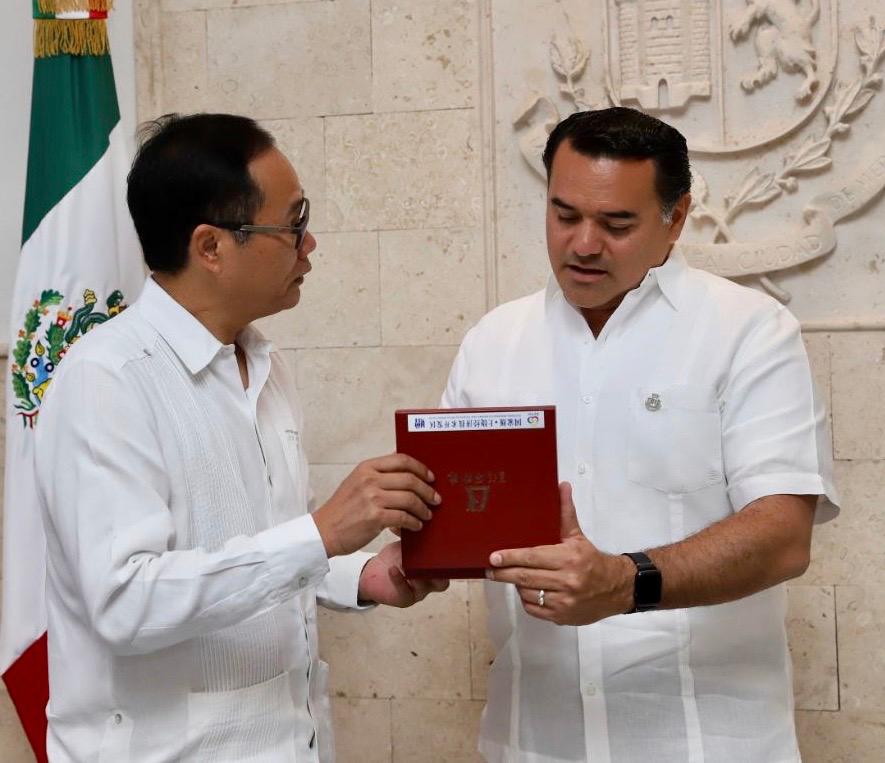 Ayuntamiento de Mérida recibe 20 mil cubrebocas de la Asociación China “Península de Yucatán”