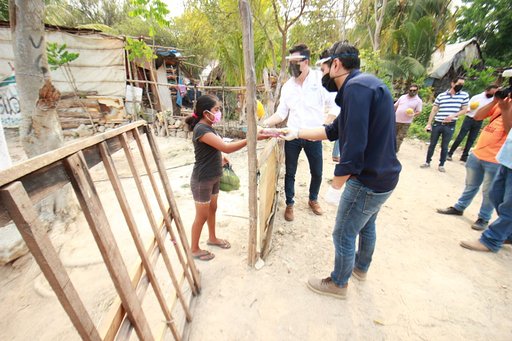 Familias del interior del estado continúan recibiendo apoyos alimentarios