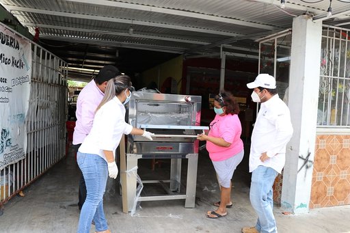 Mujeres de 18 municipios reciben apoyos para reactivar su actividad económica