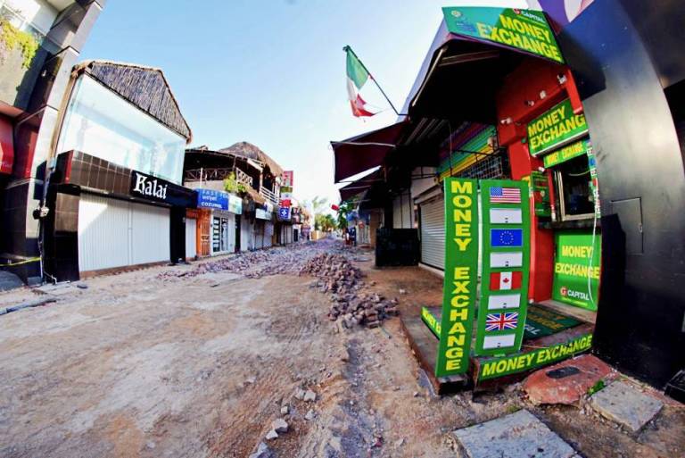 Investiga el SAT  a empresa yucateca que remodela la Quinta Avenida de Playa