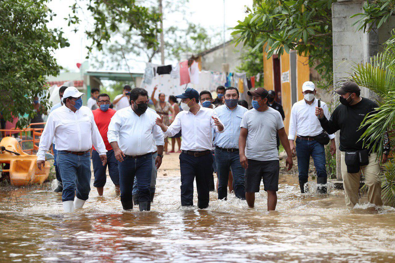 Supervisa Mauricio Vila apoyos a comunidad de Motul afectada por las lluvias