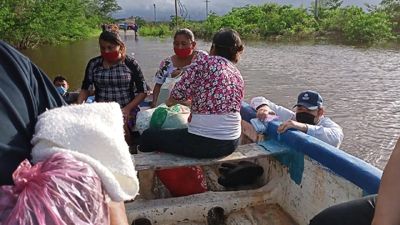 En lanchas evacuan a damnificados de Tekax